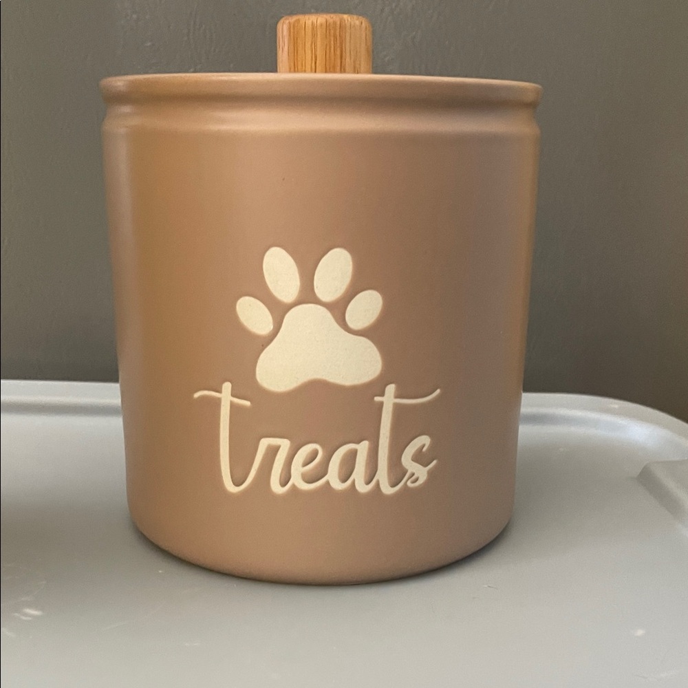 Cat/dog treat jar